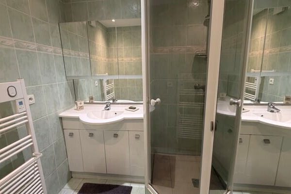 Ugodis-Location-appartement-sanary-sur-mer-salle-de-bain-en-savoir-plus